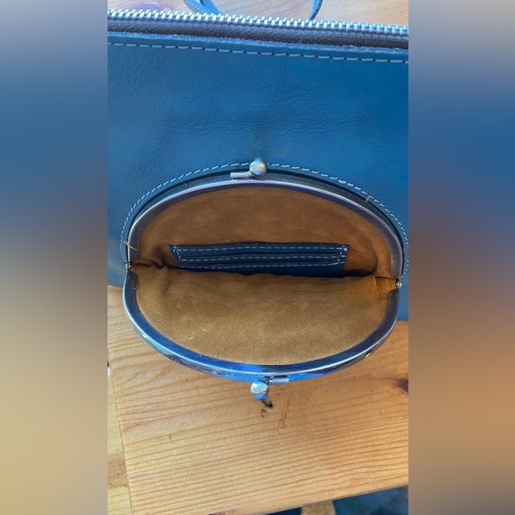 Beautiful Blue Patricia Nash Crossbody Bag. Excellent condition. - Picture 4 of 8